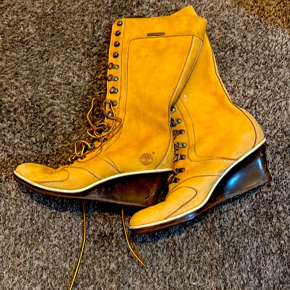 Size 9 timberland wedge boots rare to find